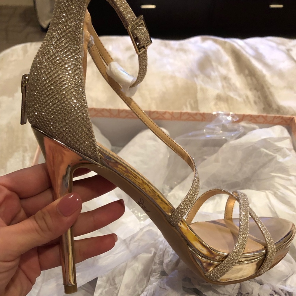 Badgley Mischka Gold Sandals